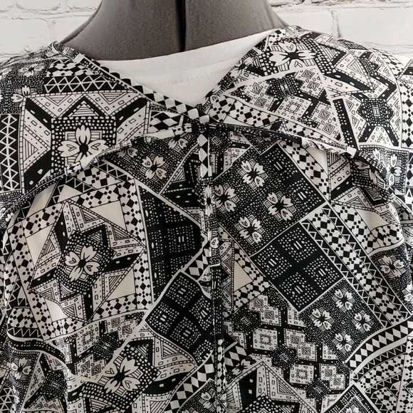 CHELSEA & THEODORE PULLOVER TOP (150) - Picture 3 of 10